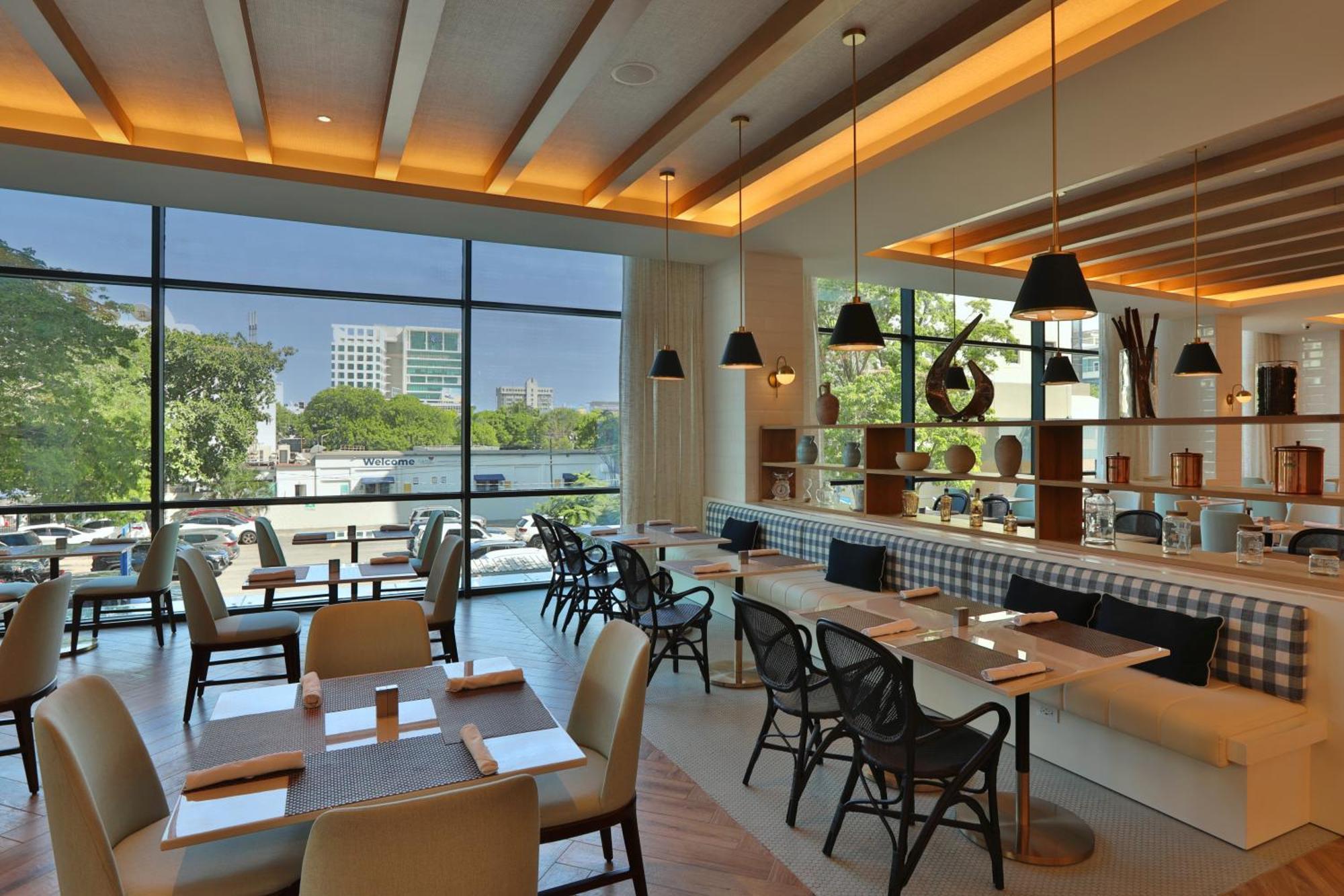 Courtyard By Marriott Santo Domingo Piantini Hotel Exterior foto